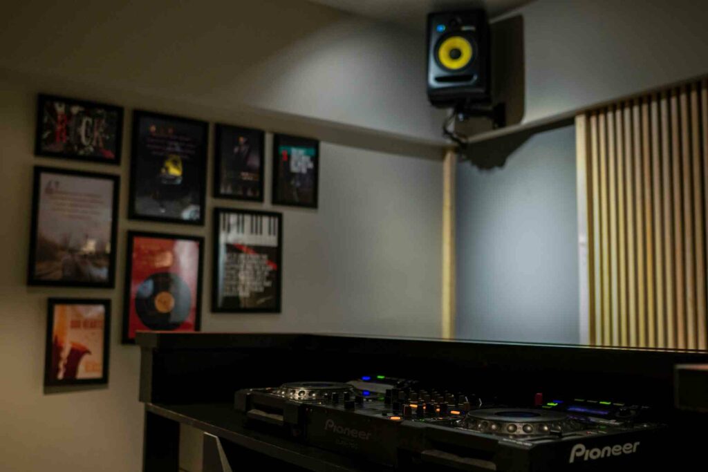 the-audio-culture-apte-road-pune-institutes-for-dj-pzp8bdldok