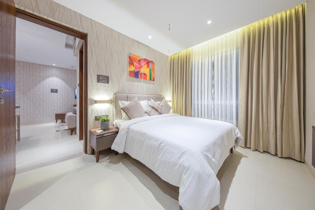 AR Suites Jewels Royale