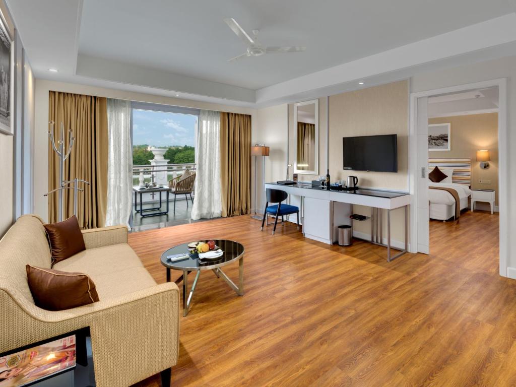 Amanora The Fern, Pune 1