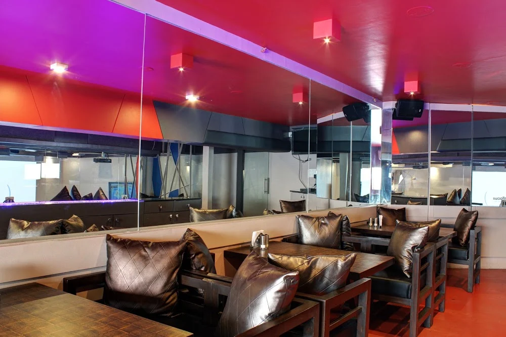 Mmyra Lounge