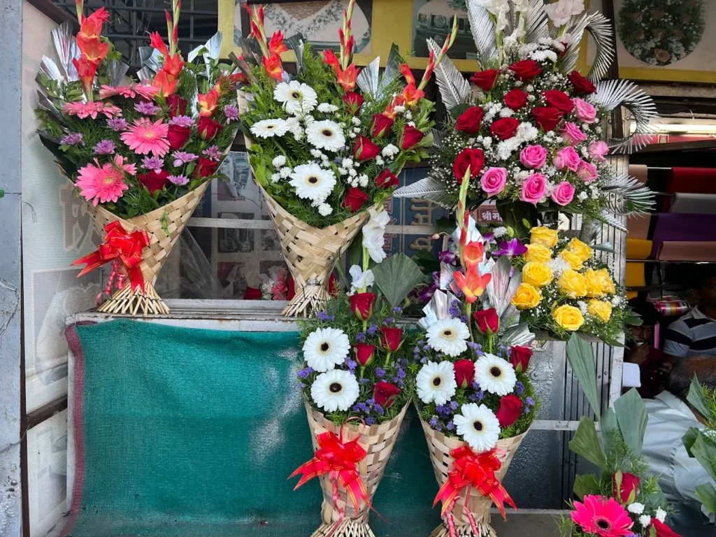Om flower decorator