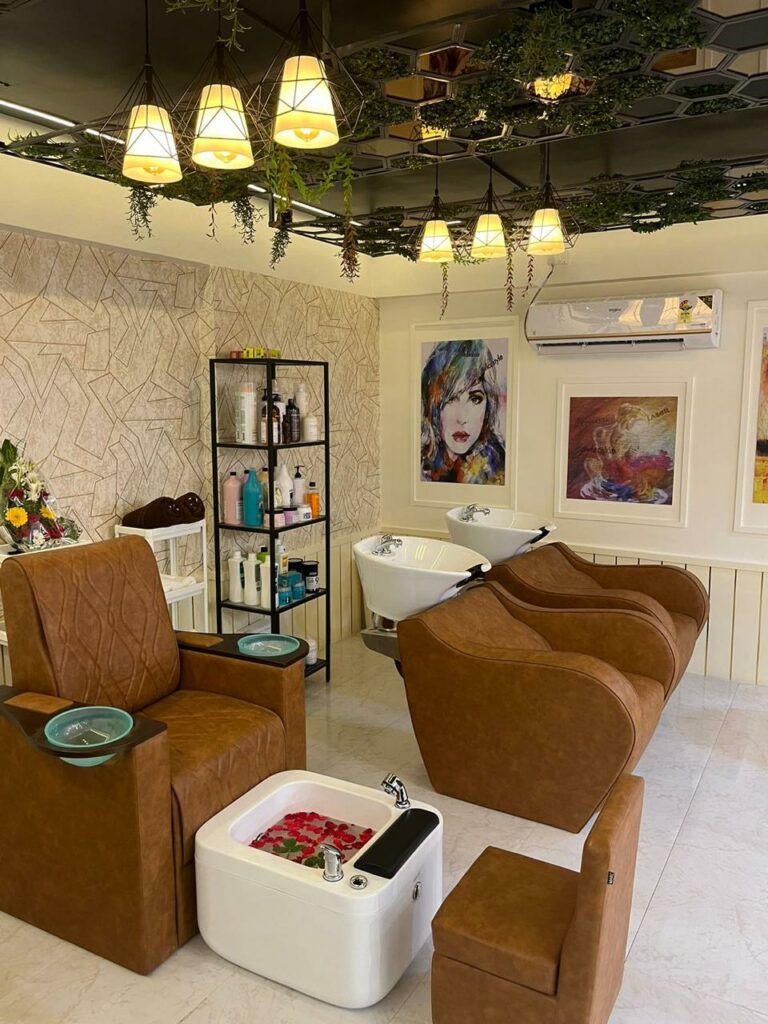 VLCC Salon